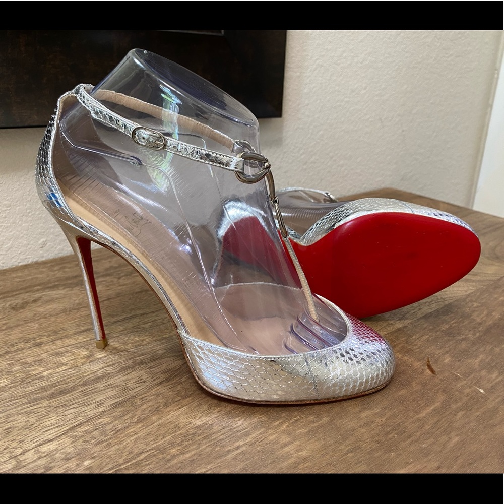CHRISTIAN LOUBOUTIN Carla's Mum Silver Snakeskin T-Strap Pumps EU Sz 38 / US 7